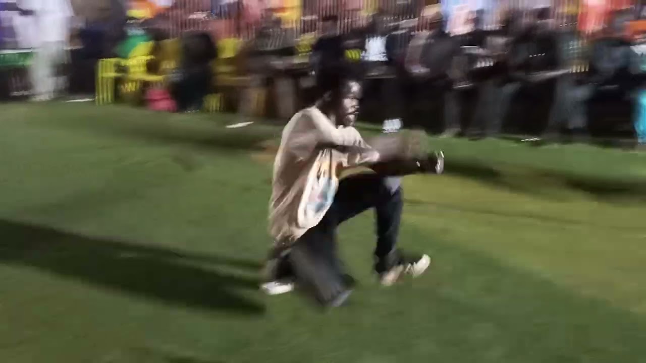 Desco Premier en prestation le tuage de mon danseur Maracana admirer 