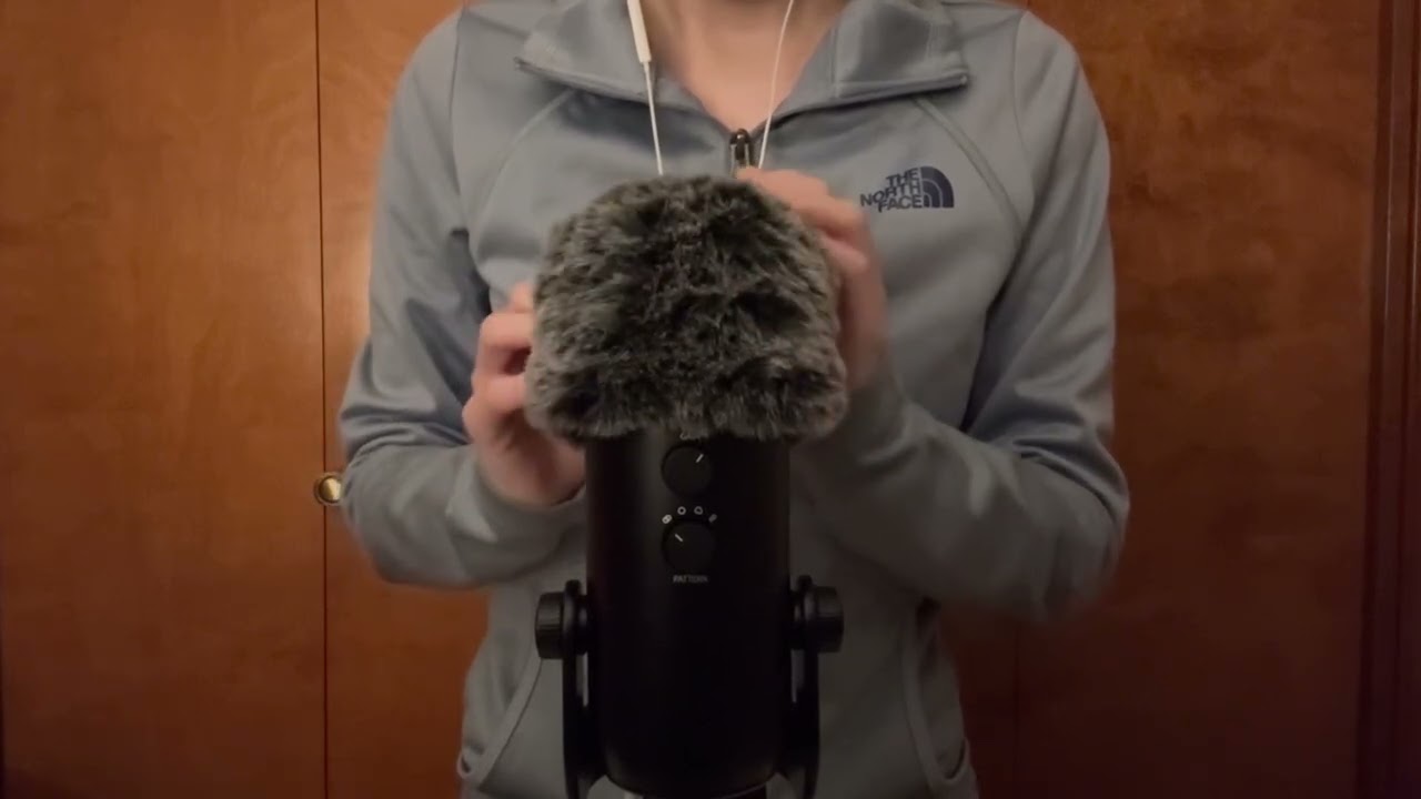 Soft & fluffy mic scratching ASMR