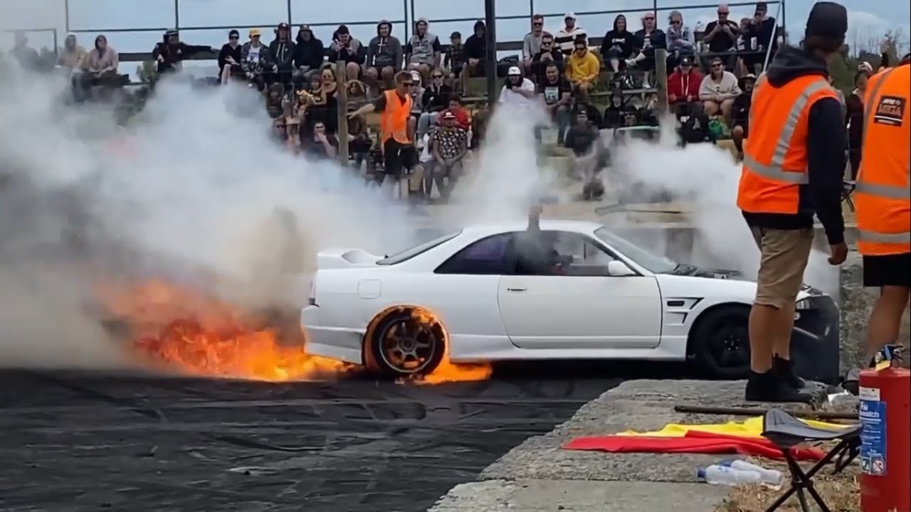 RB25DET Nissan SKYLINE R33 GTS-T Skid & Burnout Till Tire Burn