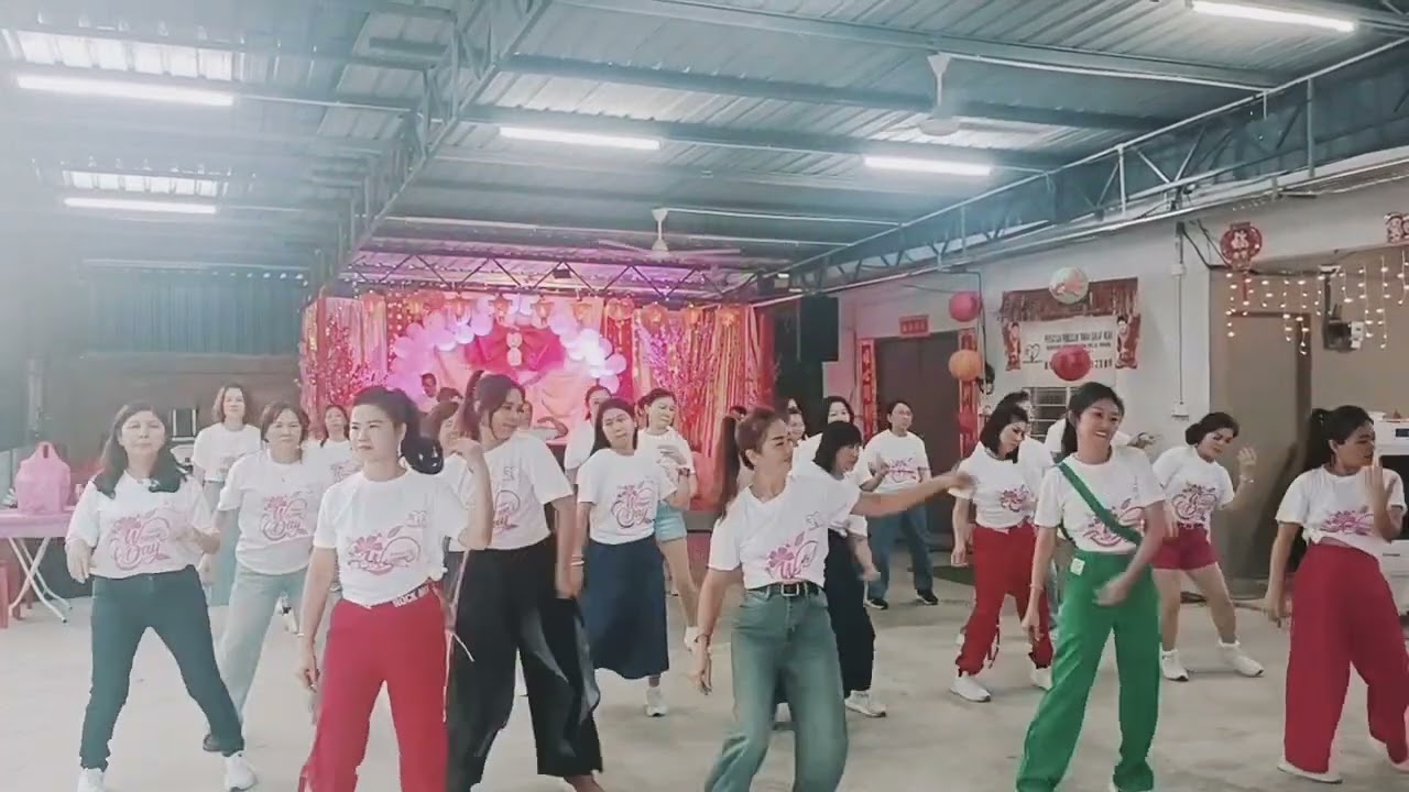梹城威南百合花园居民协会主办38妇女节一起👭💃🏻乐🎉😘#记录生活#chineseclassicaldance#潮流广场舞 #相思摇#古典舞