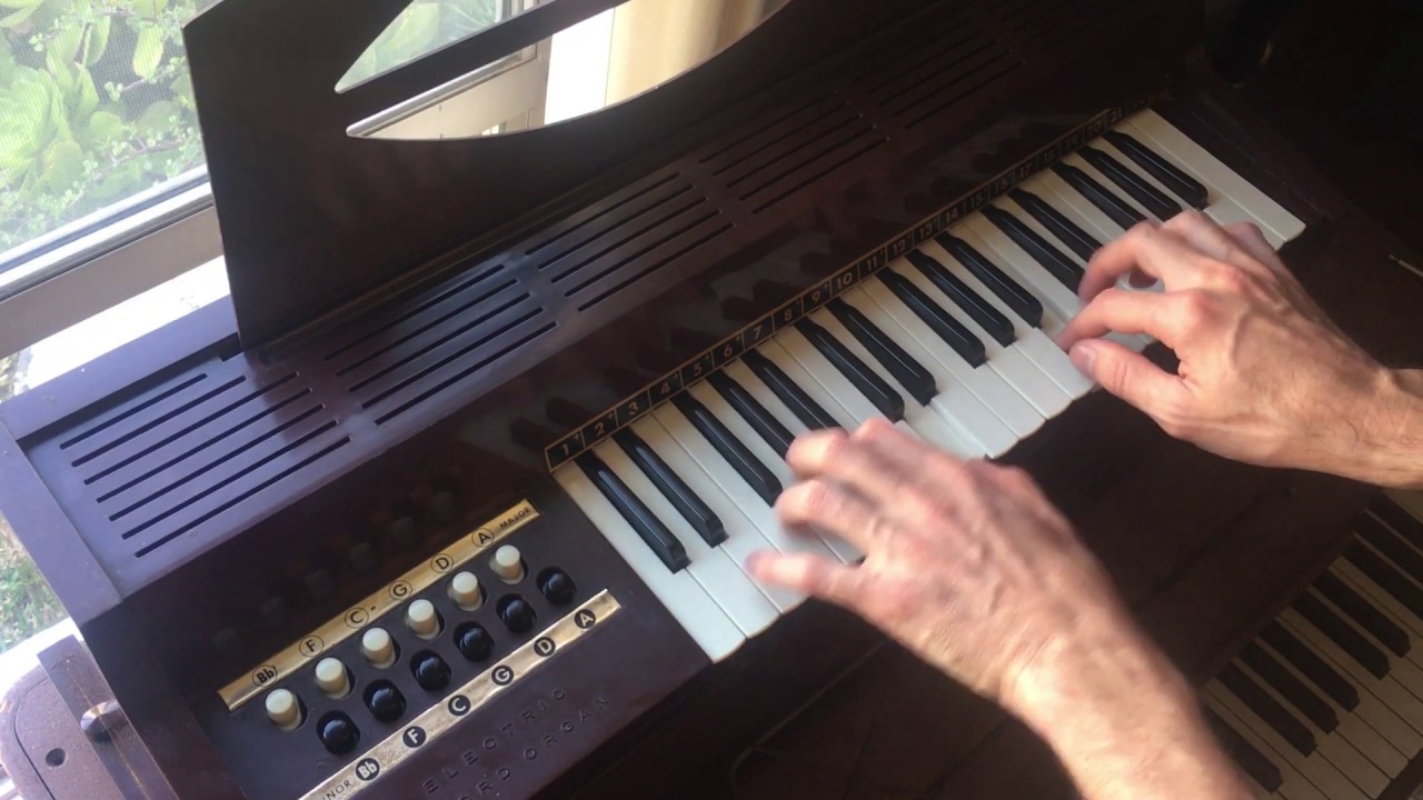 Magnus Chord Organ 670 inner workings inside and demo