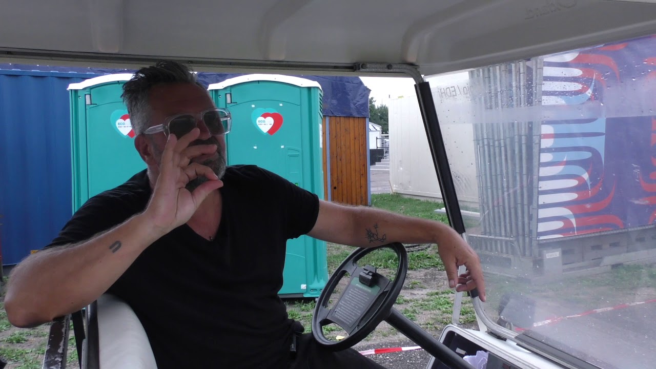 Eric van Eerdenburg geeft rondleiding Lowlands-terrein