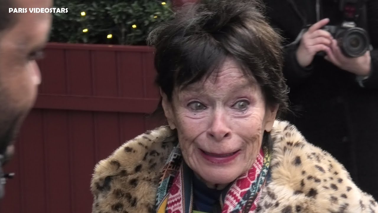 Géraldine Chaplin with fans @ Paris 5 december 2025 during Avatar 3 press tour