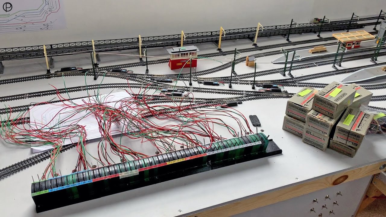 Hornby Railways Zero 1 R.956 Accessory Module Installed.