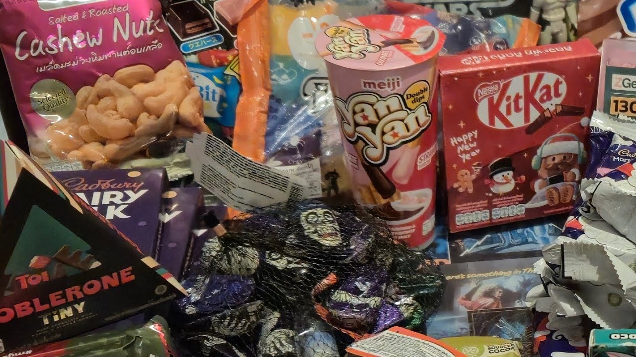 join me on as I try some thailand sweets & open up Japanese disney cards