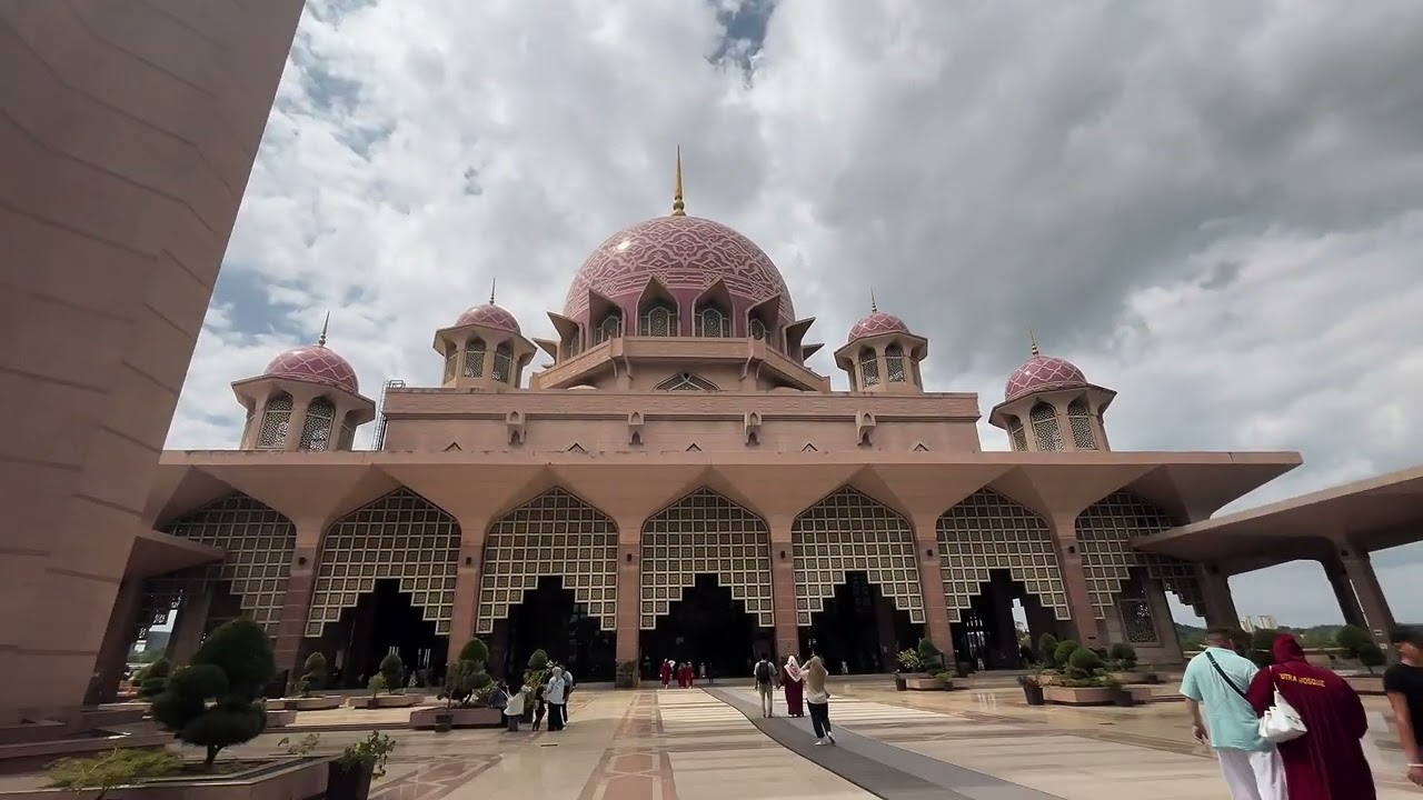 Putrajaya Travel Vlog 🇲🇾 | Malaysia’s Beautiful City & Putra Mosque 
