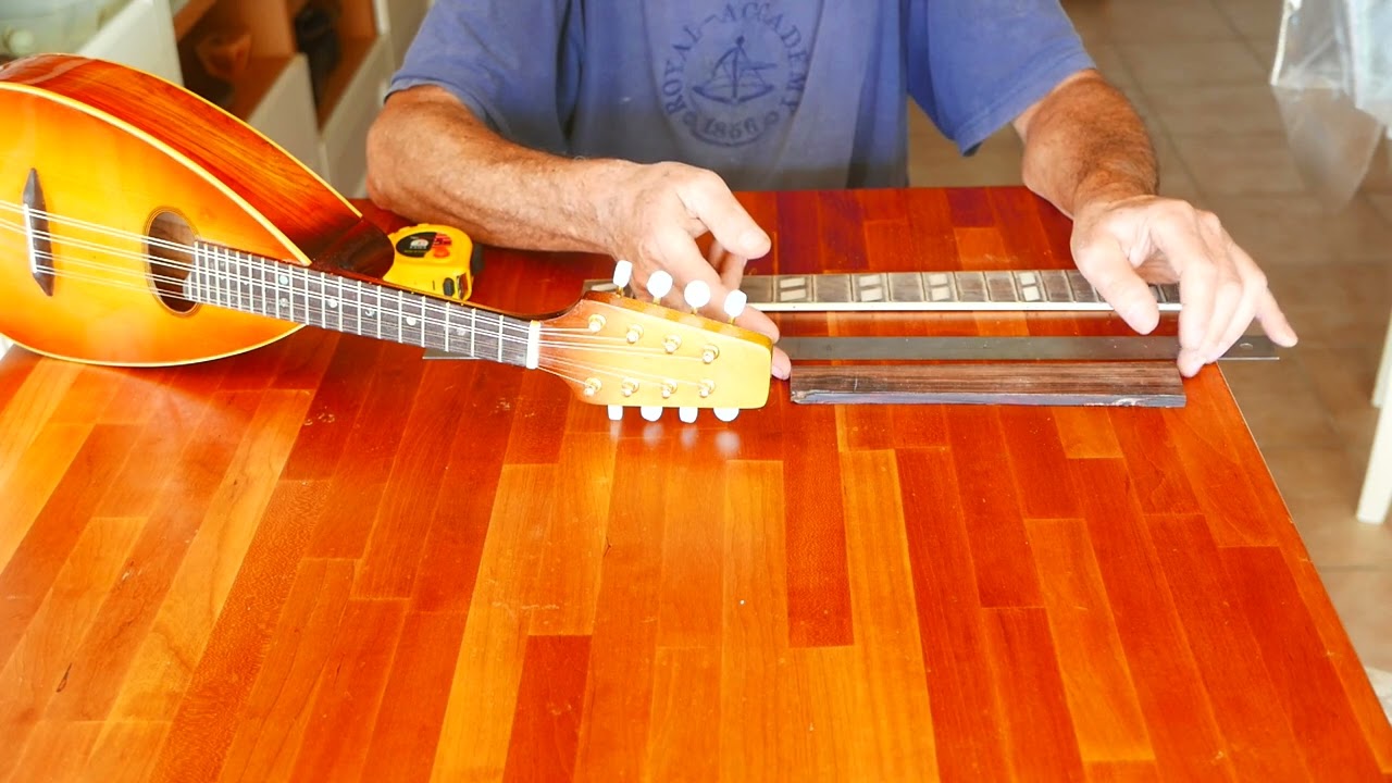 Taglio tastiera di mandolino con laser CNC