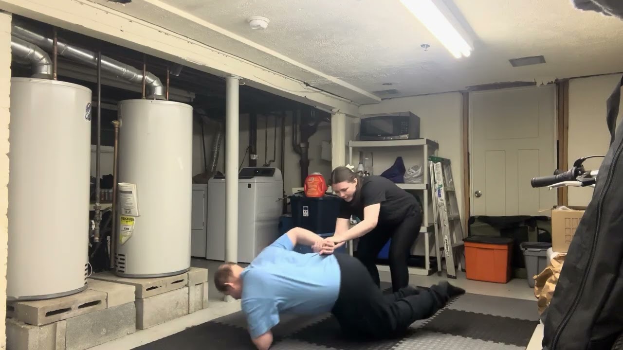 Teaching my wife how to wrestle as a blind person PT 3