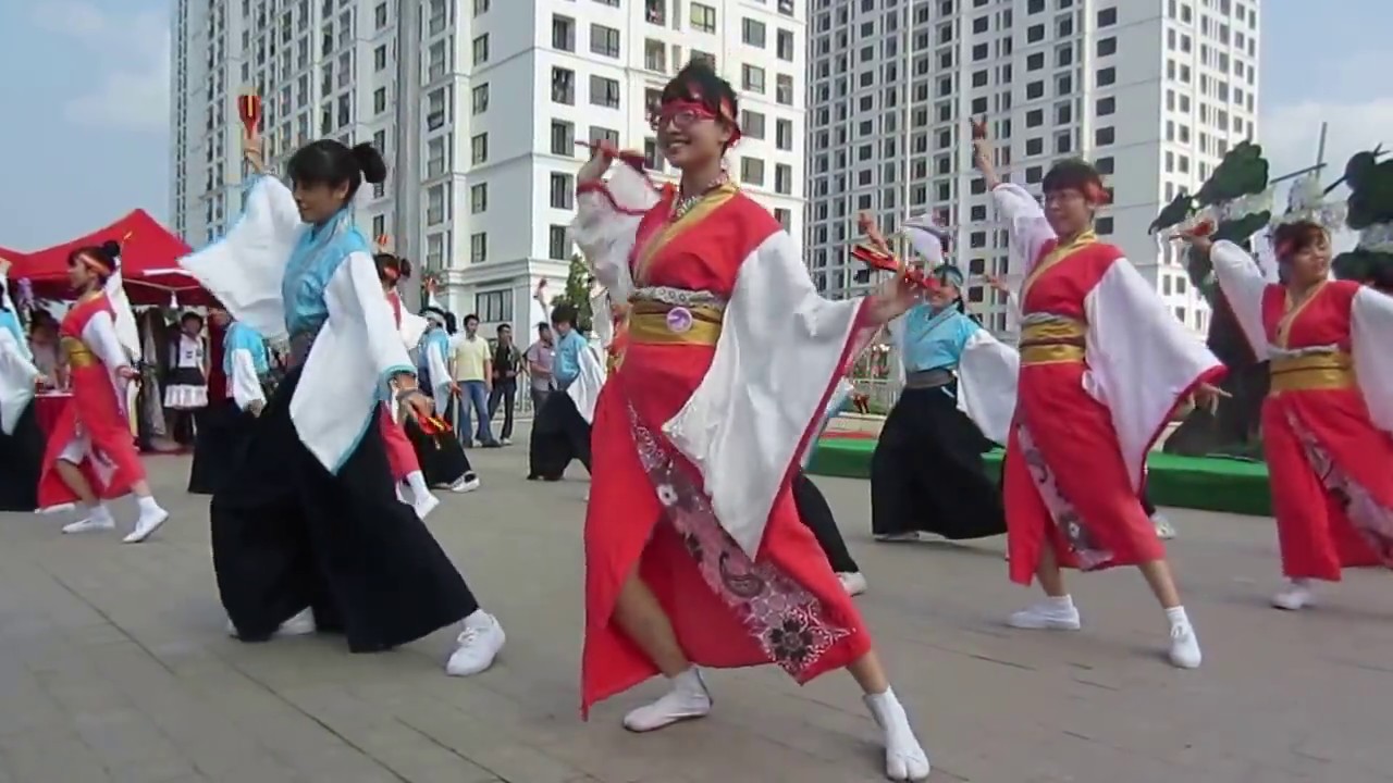 Sakura Yosakoi Dance in Hakama (ソーラン, よさこい) - Japanese traditional dance