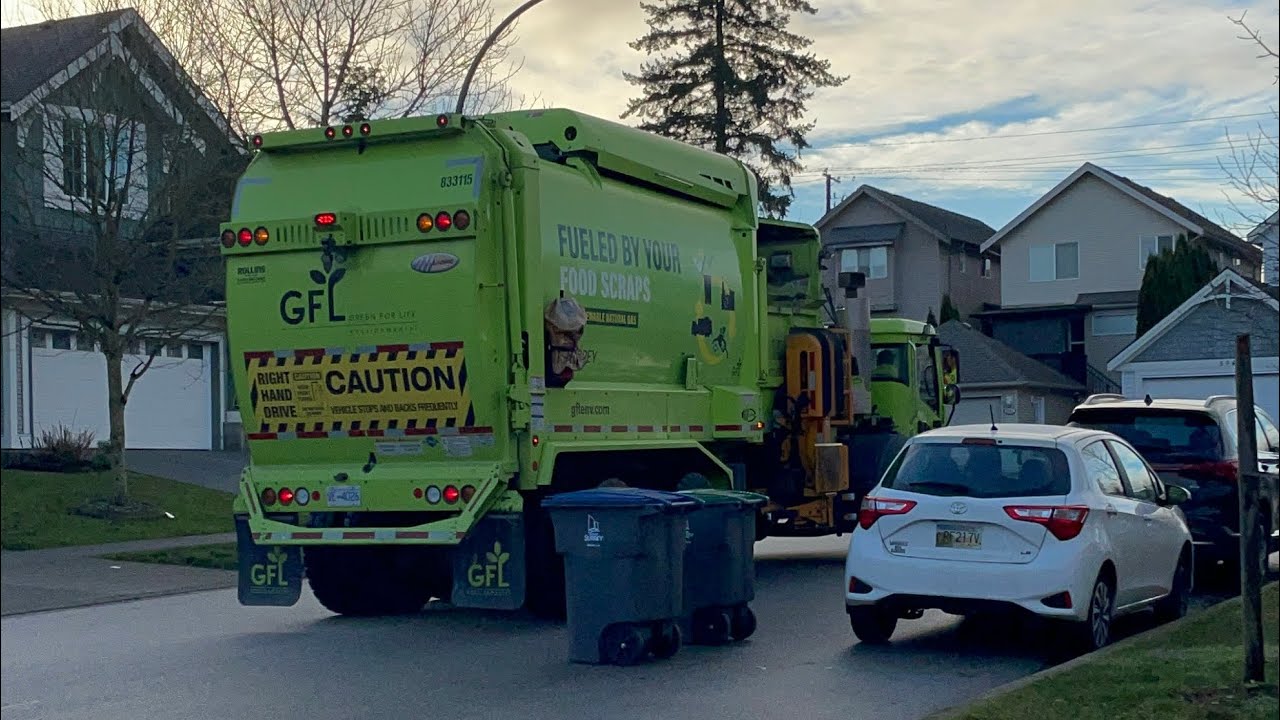 833115 Mack LR Labrie automizer on recycling 