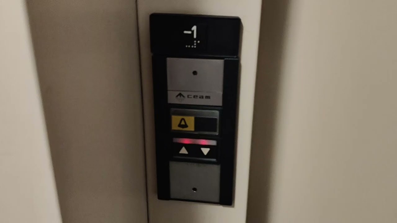 2 Ascensori Ceam Elettrici 8 Piani @ Condominio - Palazzetto, Viale della Lirica 21, Ravenna, Italia