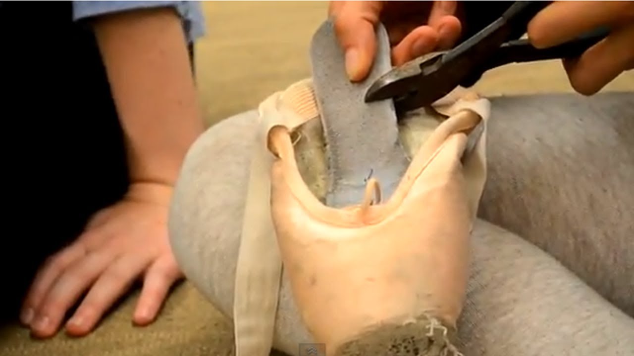 Pointe Shoe Tip : How to 3/4 Shank Your Shoes
