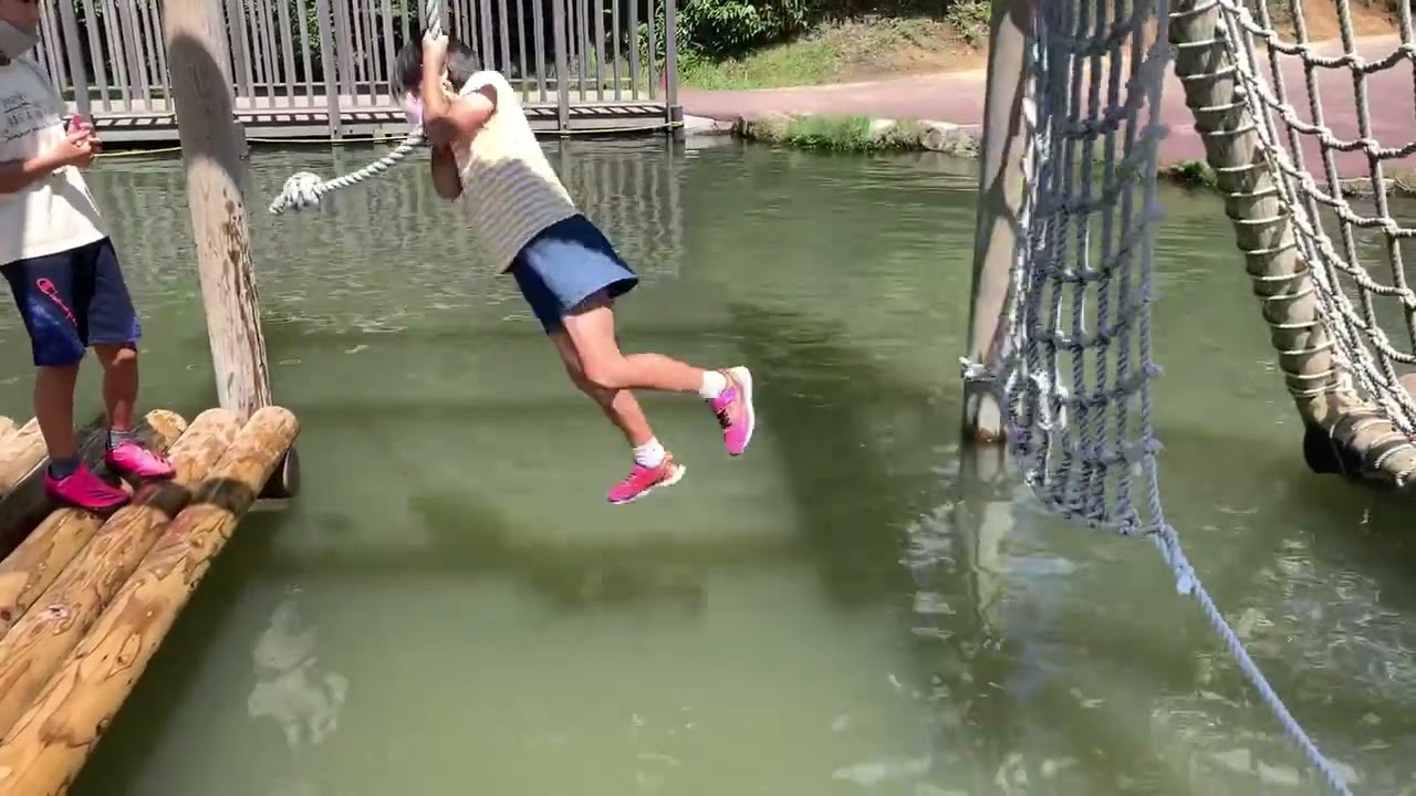 おちてないもん！水上アスレチック