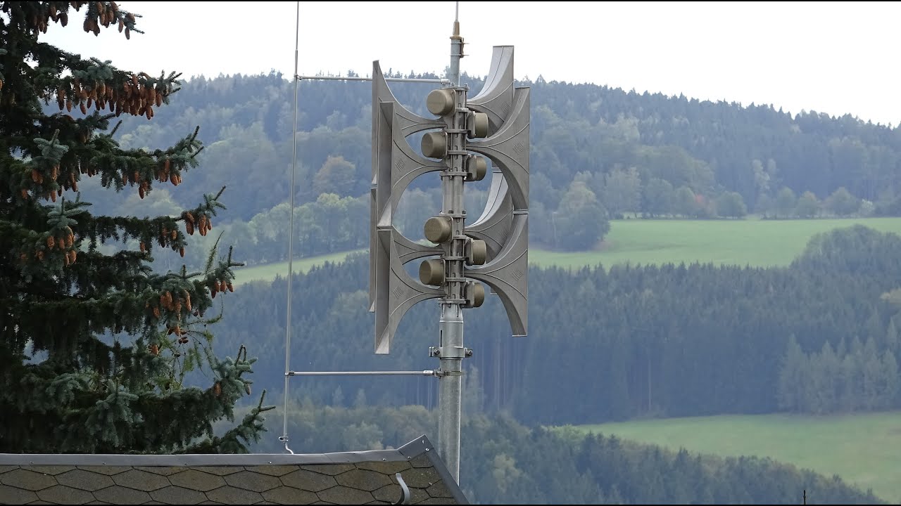 Alt gegen Neu - Hörmann ECI 1200 heult im Kampf gegen alte DS977 - Sirenenprobe Görsdorf 4.1.25