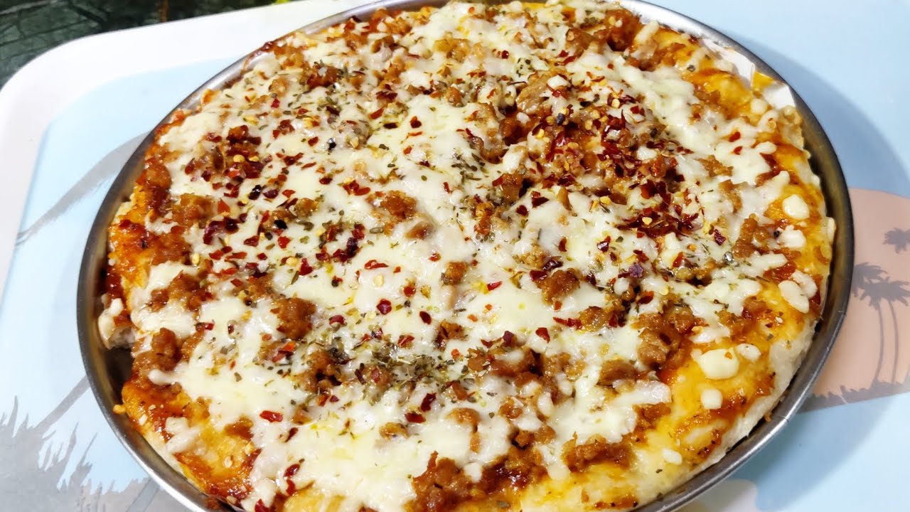 Kheema Cheese Pizza Without Oven | So Cheesy! 🤤Queenbites