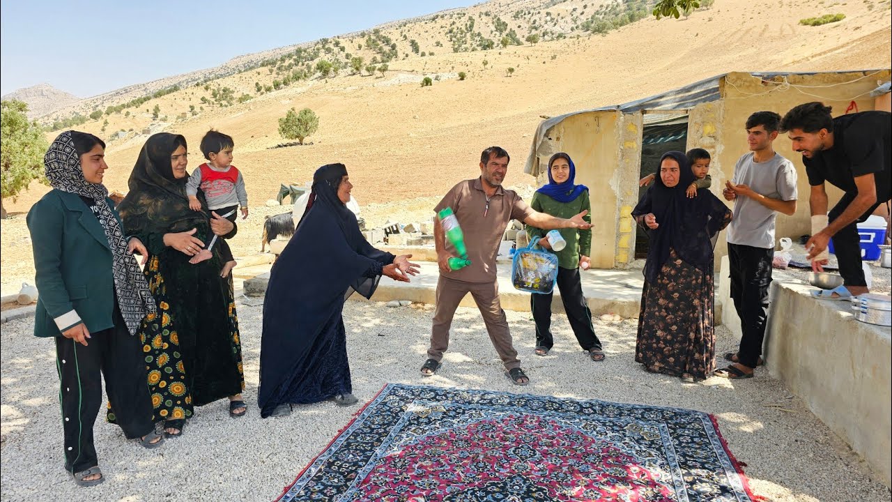 Teamwork in the workshop: The power of nomadic family cooperation.