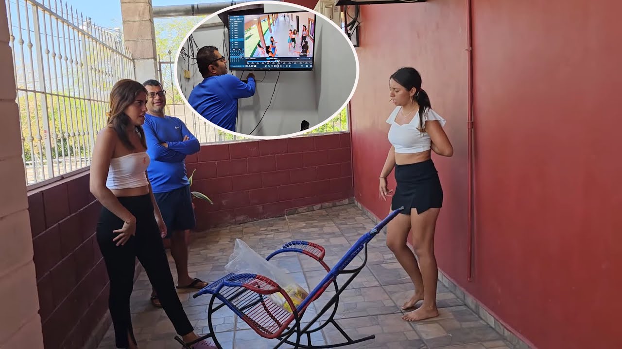 Elmer no tolera las peleas entre compañeras en la sede.