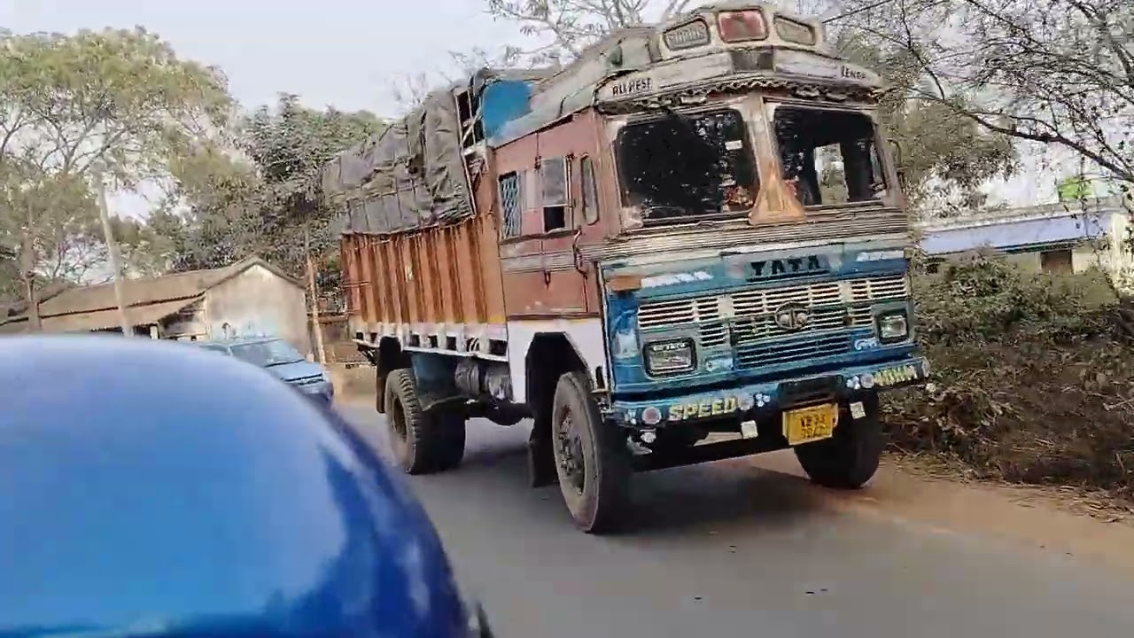 এটা ধাদিকা টু কামারপুকুর রোড PWD জোর কদমে কাজ চলছে রোডের তার মধ্যখানে হচ্ছে আমাদের চাপার পোল।