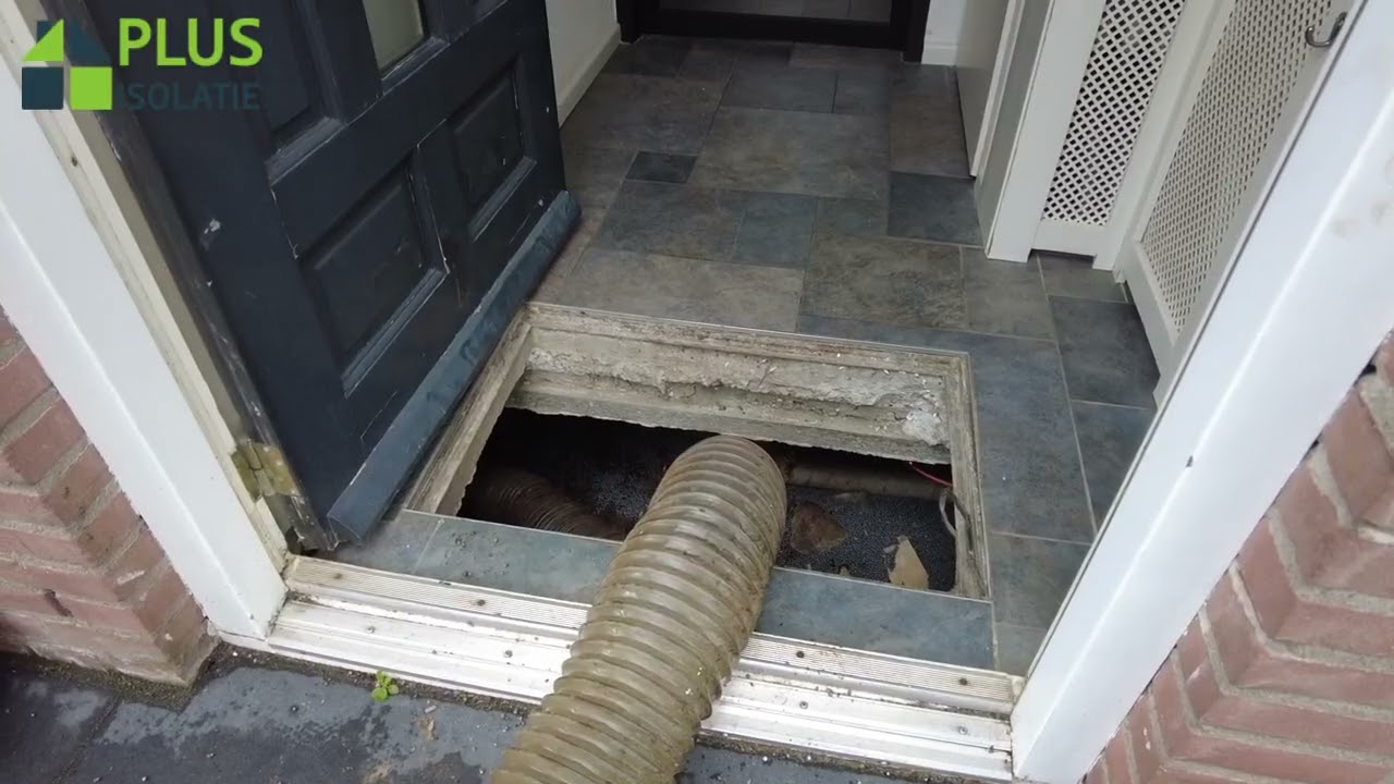 Bodemisolatie verwijderen uit de kruipruimte