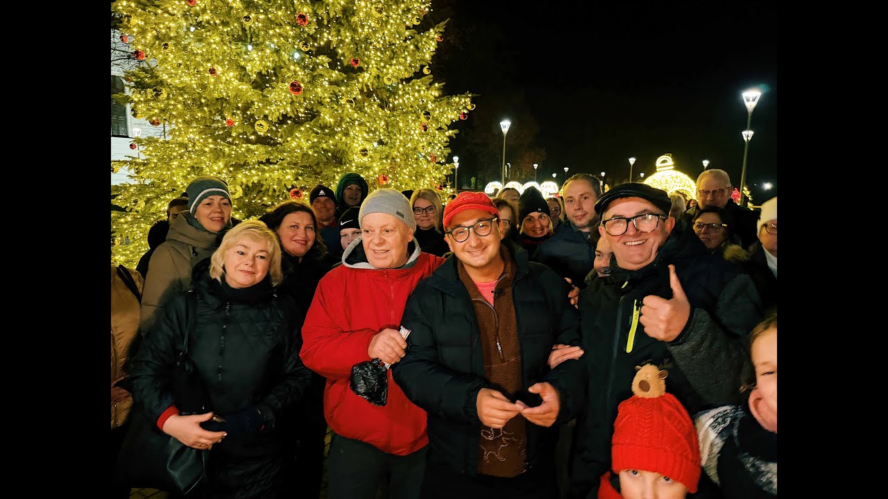 Orijus tiesiogiai &ndash; i&scaron; Biržų: kaip &scaron;ventes sutinka &scaron;iaurės Lietuva, kuo visus stebina jų eglutė