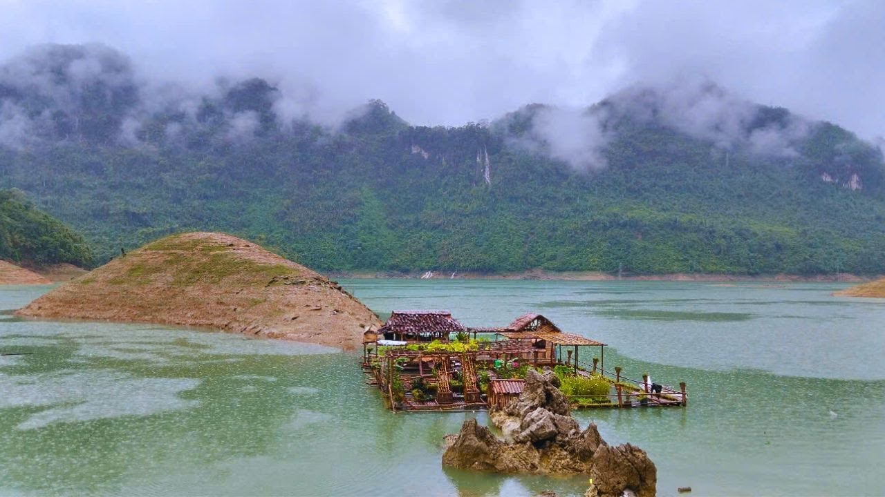 30 days living alone in a bushcaft farm on the water. Gardening, fishing and hunting in the woods.