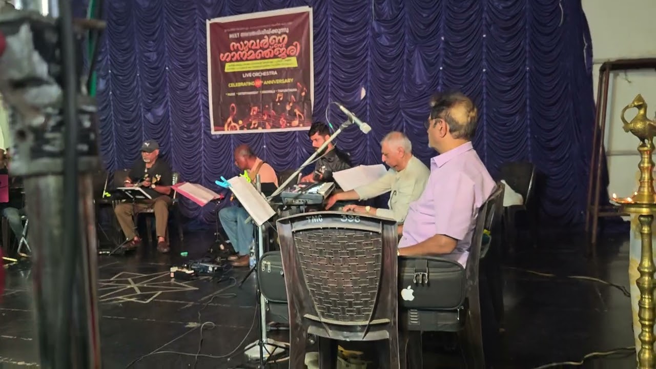 എന്നാ വോയിസ് ആണ് ഈ ചേട്ടൻറെ 'ചേട്ടൻറെ ഹിന്ദി പാട്ട് കേൾക്കാം