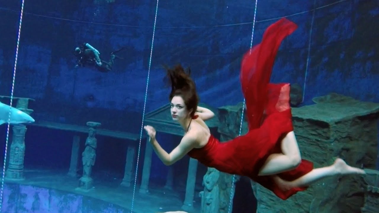 Beautiful Red Dress Underwater Dance | Stella the Siren