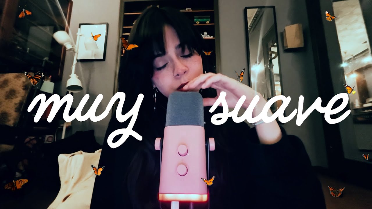 ASMR 🦋 (En Español) Te hago compañía antes de dormir (Susurros, teclado, cuentos).