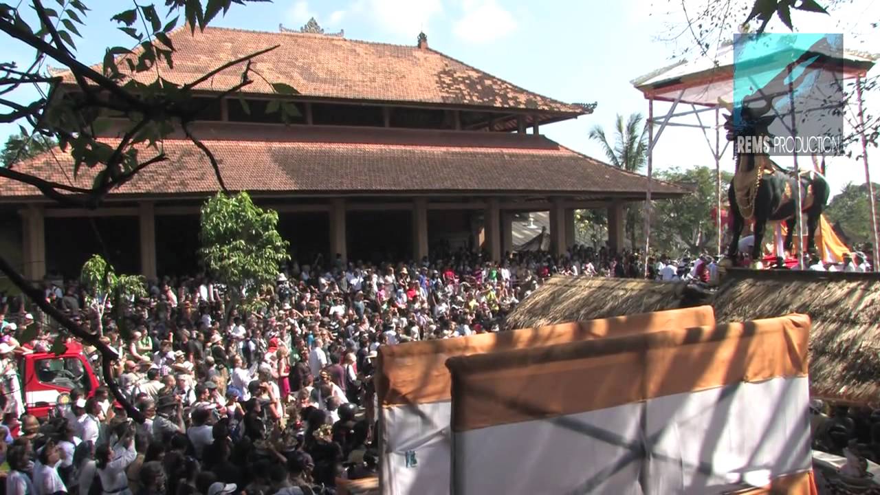 Royal Cremation (Ngaben) Ubud, 28 July 2012