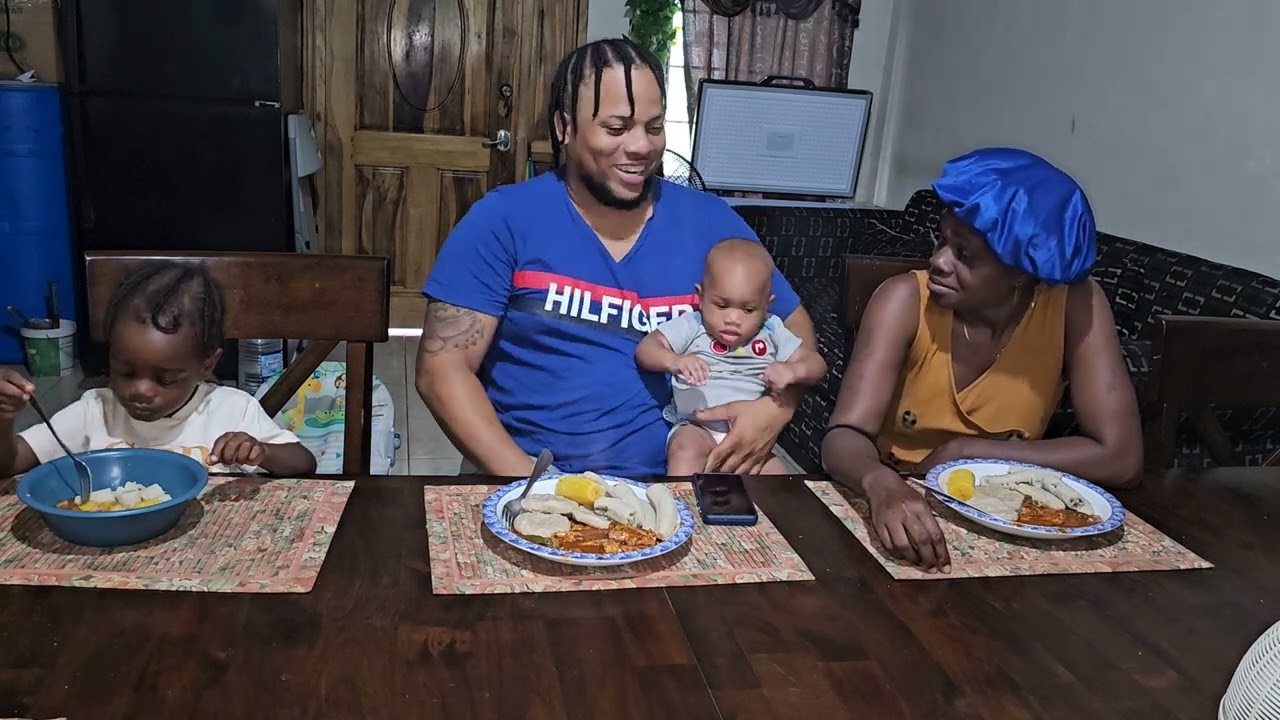 Chunky mackerel and boiled dumplin and banana for breakfast 😋 👌 for my little family take a look.