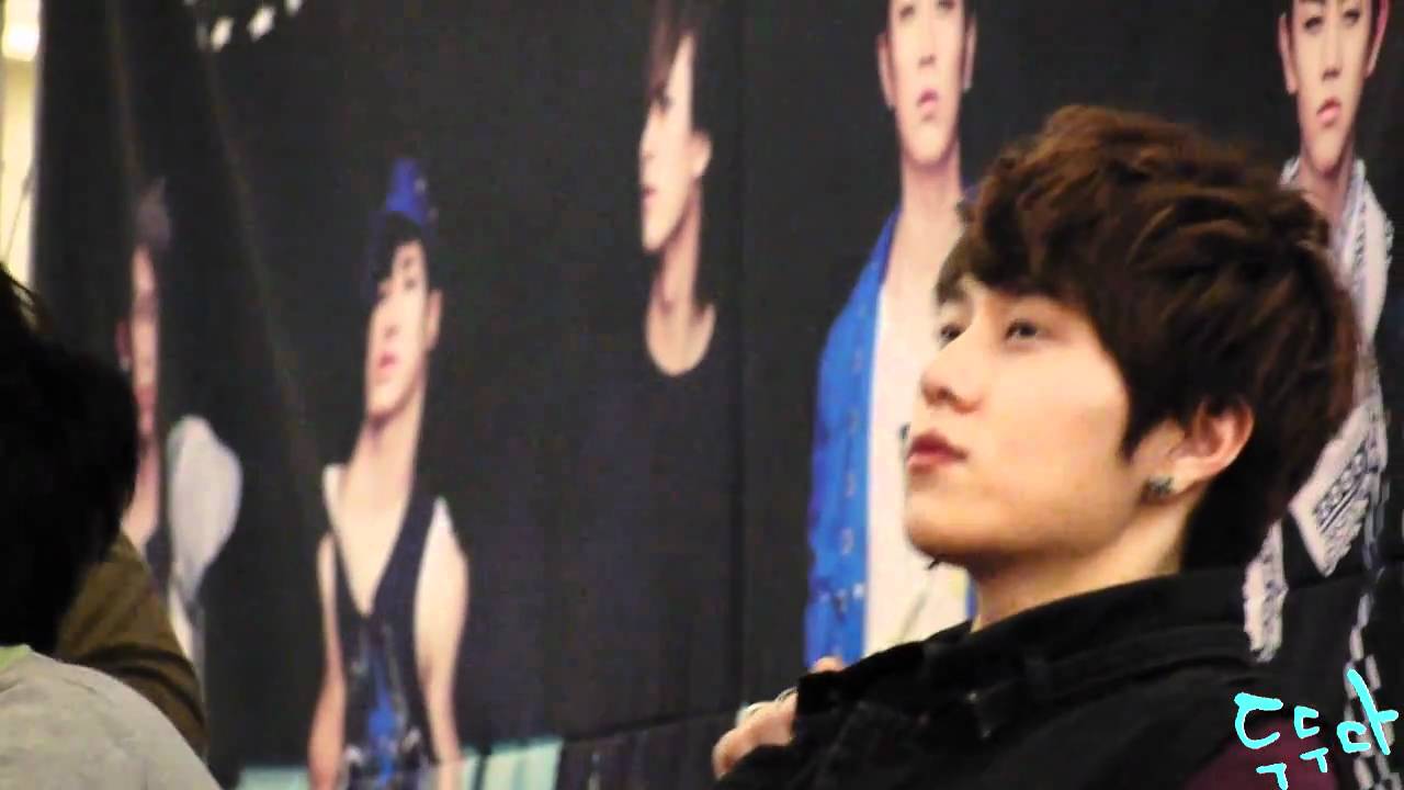 [FANCAM]101015 BEAST 비스트 JUNHYUNG @ Youngdeungpo Times Square Fan Sign Event #3