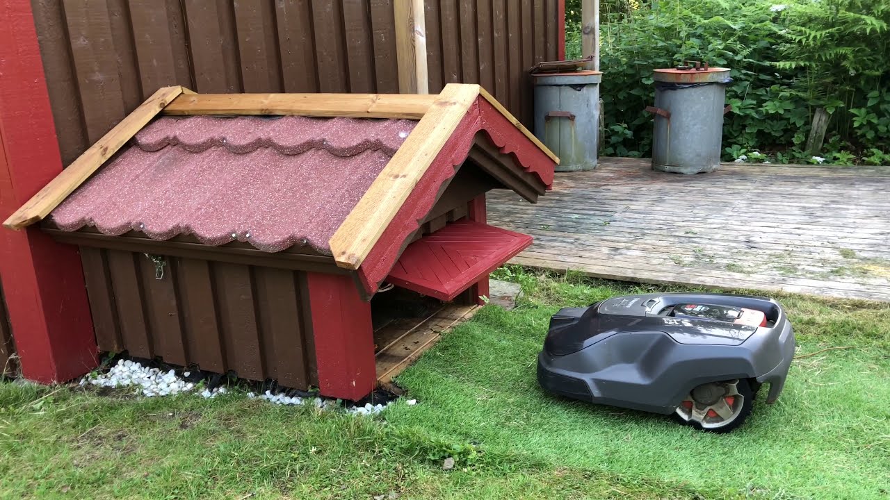Automower garage, automatic garagedoor, robotic lawn mower. Garasje, robotklipper, aut. garasjeport