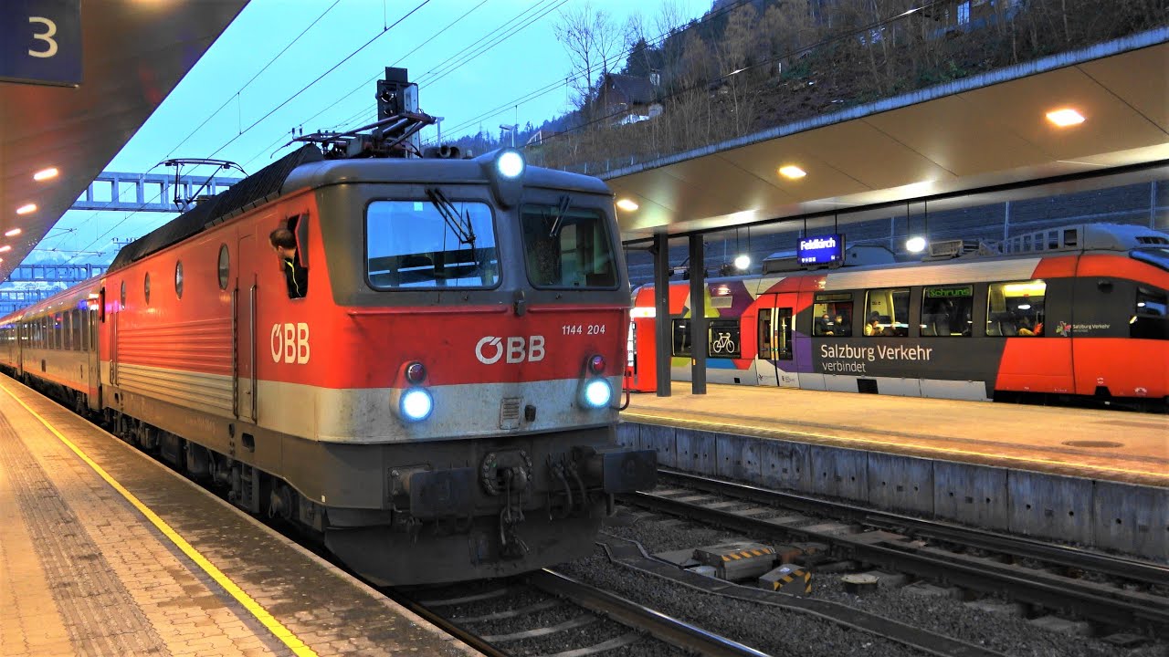 Feldkirch Bahnhof: Bahnverkehr am Abend mit IC119 noch mit RH1144, G&uuml;terz&uuml;gen, 🇦🇹EC164🇨🇭Transalpin,
