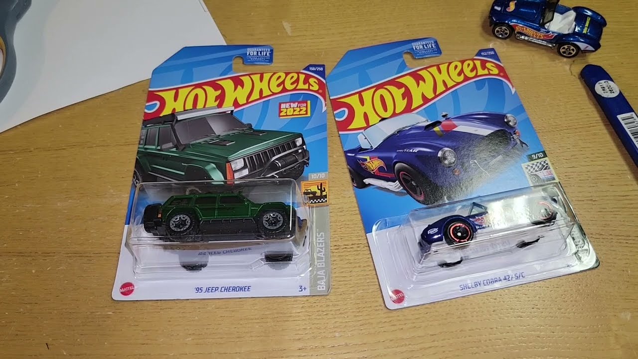2022 HOT WHEELS SHELBY COBRA 427 S/C HW race team vs Original release bonus ‘95 Jeep Cherokee h case