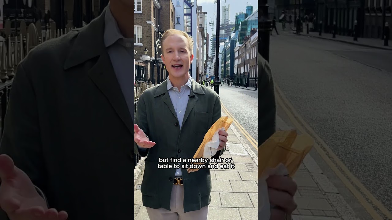 There is no etiquette for walking down the street! #etiquette