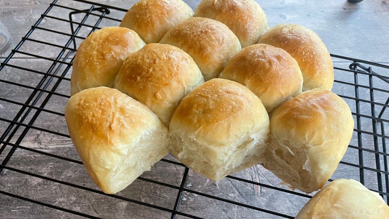 EASY TEAR AND SHARE BREAD! Just 4 ingredients