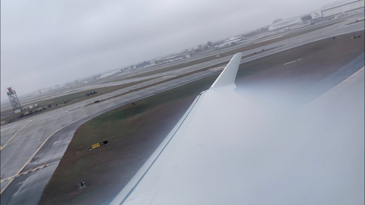 [4K 60] Wing vapor | American Eagle (PSA) CRJ-900 (N609NN) takeoff from Charlotte.