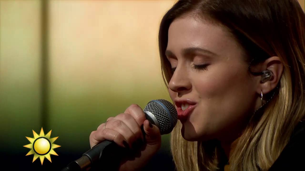 [159] Amy Deasismont - One (Live Nyhetsmorgon 2016)
