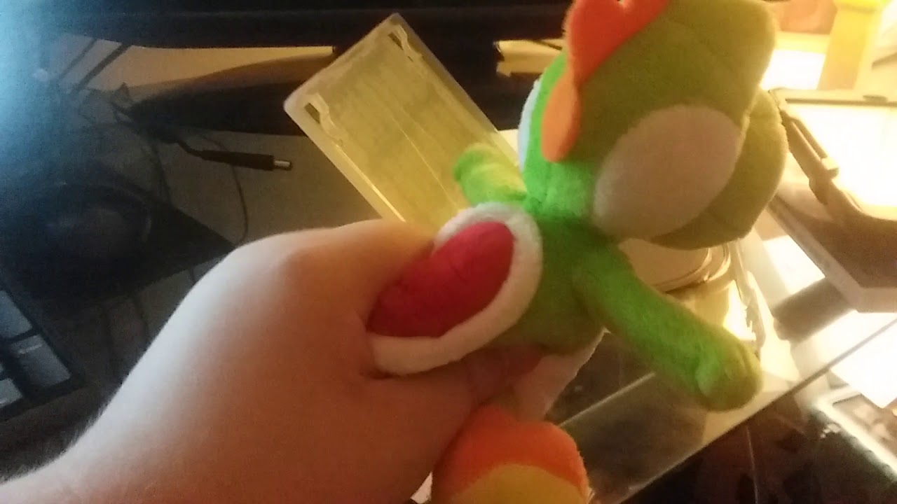Yoshi watches the Paramount DVD logo
