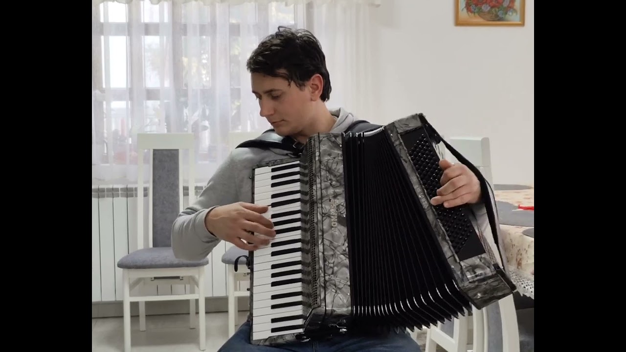 Azi în barca vieții....                    Flavius Niculcea