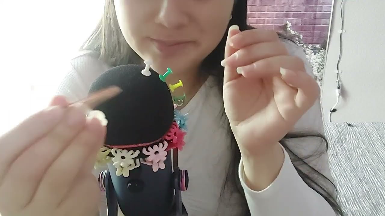 ASMR  Quitándote los piojitos