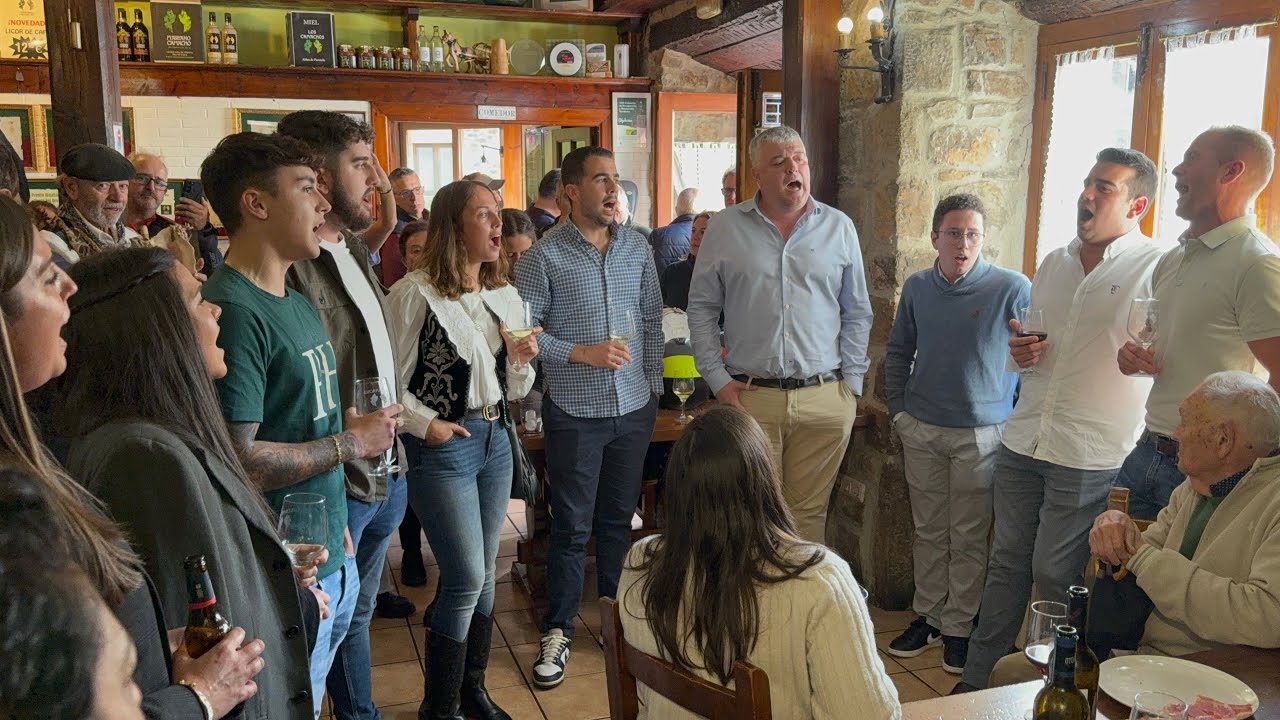 La música tradicional de Cantabria se oye en Potes con sus mejores voces 