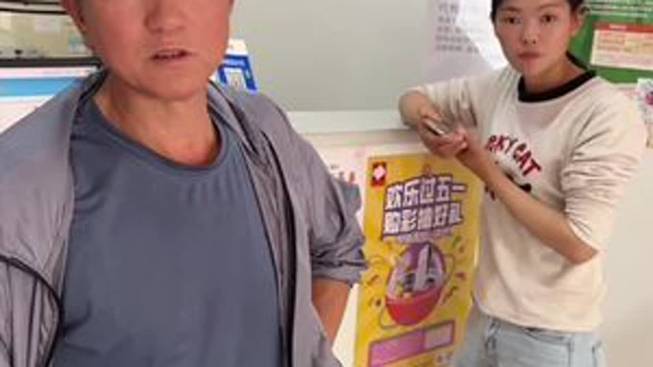 公公今天叫老公送他去火车站买车票，我想着公公要出门了，顺便一起去超市买点排骨炖点汤的，谁知道今天去买票票也没有买到公公有点生气了，只有延迟一天去山东了。#我的乡村生活 #农村生活 #记录真实生活...
