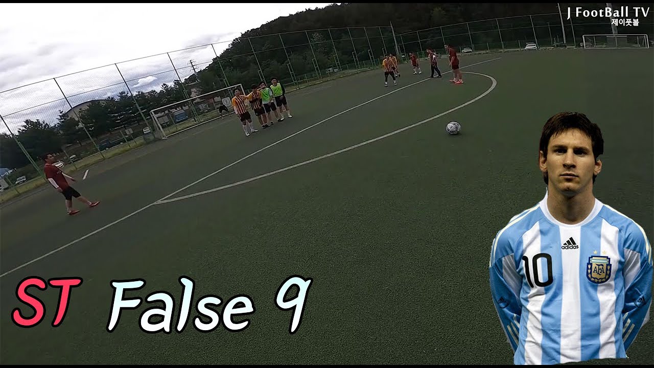 Footballer False 9 striker eye view