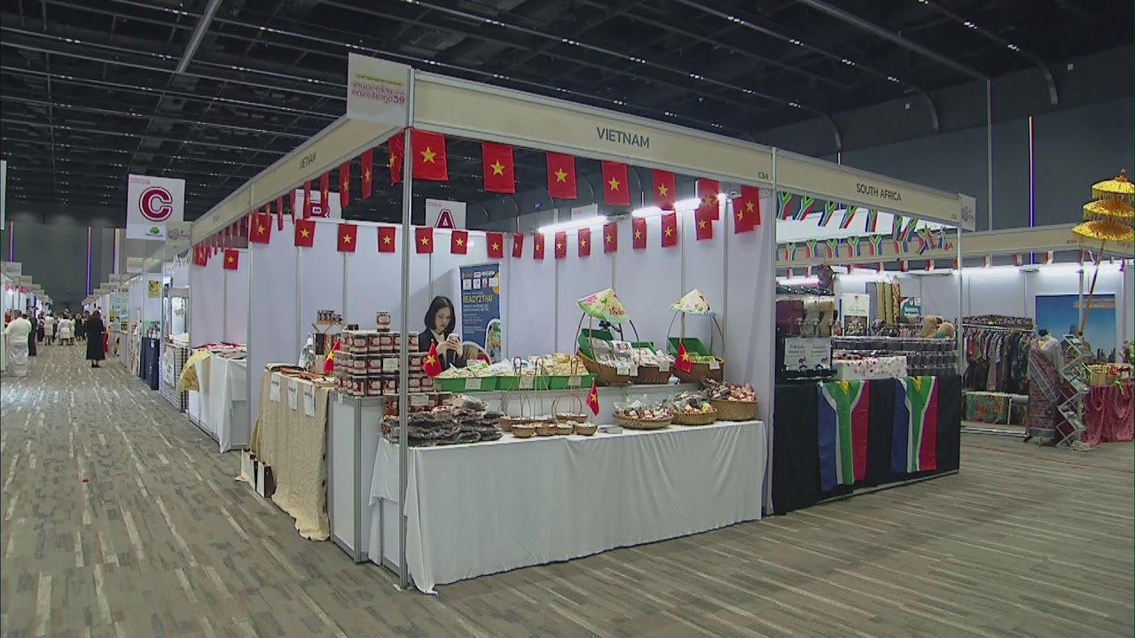 Live broadcast of the Opening Ceremony of the 59th Diplomatic Red Cross Bazaar at Siam Paragon