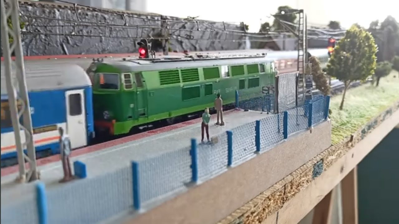 ET21-386, SU46-033, SM31-138 oraz SU45-118 ze składami PKP H0 wrzesień 2024