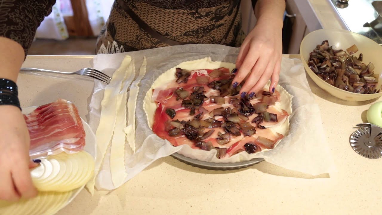 Torta salata: radicchio, speck e scamorza - facile e veloce