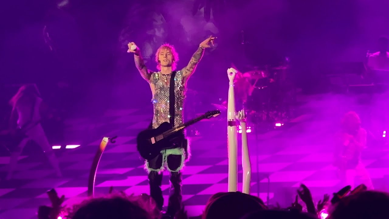 Machine Gun Kelly w/ Travis Barker - Kiss Kiss - Cleveland, Ohio - Live 2022