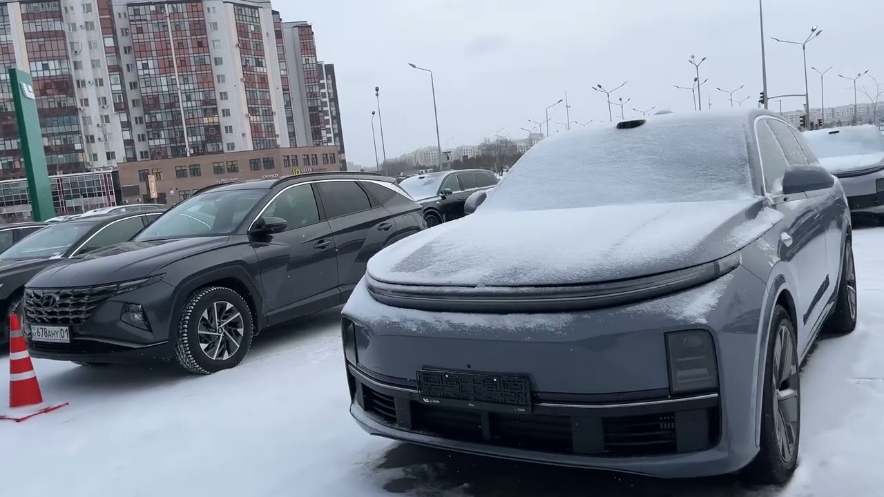 Китай Авто во всех салонах, успевают штамповать.