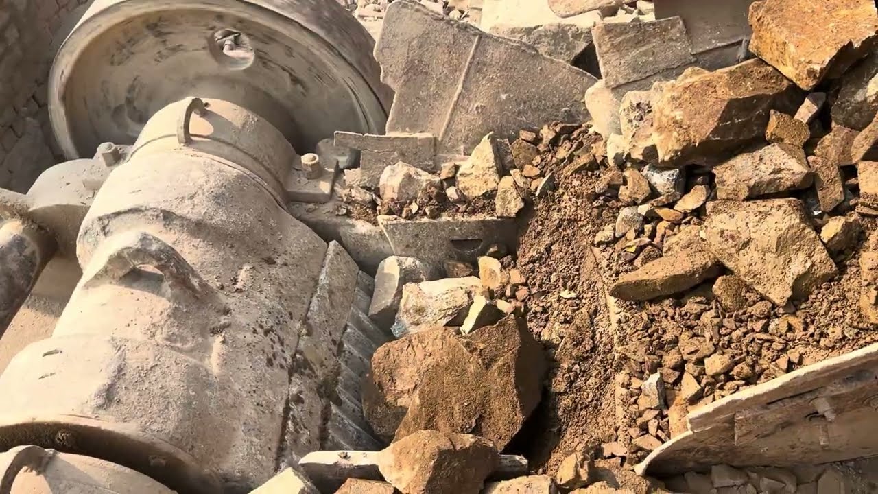 Big Rock Jaw Crusher Machine in Action | Amazing Stone Quarry Crushing